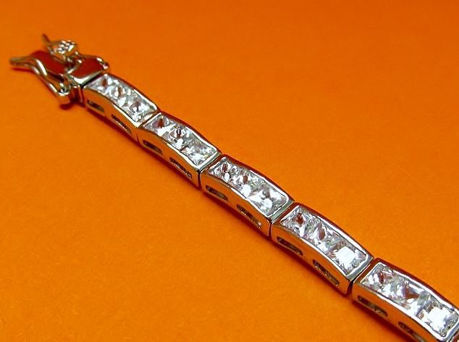 Afbeeldingen van “Klassieke rijen zirkonia” tennisarmband in sterling zilver en railzettingen van vierkante kubiek zirkonia