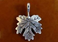 Picture of 16x22 mm, palmately silver maple leaf, pendant-charms, Zamak, silver-plated