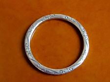 Picture of 32x32 mm, oversized connector ring, JBB findings, silver-plated pewter