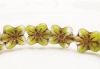 Afbeeldingen van 14x13 mm, geperste Tsjechische kralen kersenbloesem bloem, bont mosgroen en fluweelwit, mat, oud goud patina