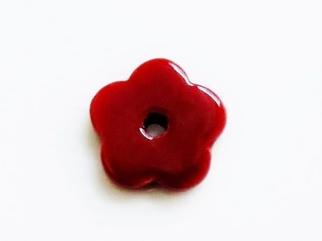 Image de 1.9x1.9 cm, pendentif, marguerite en céramique grecque, émail rouge rubis