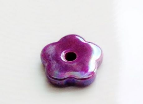 Picture of 1.9x1.9 cm, pendant, Greek ceramic daisy, passion purple enamel, oil in water effect