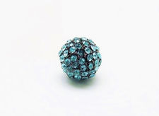 Afbeelding van 10x10 mm, rond, kralen in legering, staalgrijs (gunmetal), turkoois blauwe pavé kristallen, 2 stuks