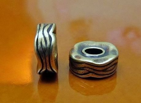 Afbeeldingen van 6x12 mm, groot gat rondel, kralen in tin, JBB findings, golvend, messing afwerking