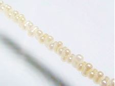 Afbeeldingen van 2x4 mm, Japanse rocaille kralen in pinda vorm, ondoorzichtig, pastel ivoorwit