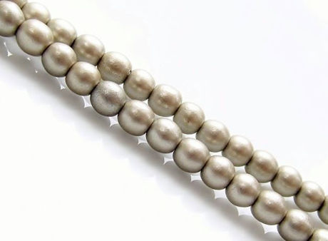 Image de 4x4 mm, rondes, perles de verre pressé tchèque, black, opaque,  finition gris beige satiné, pré-enfilé, 114 perles