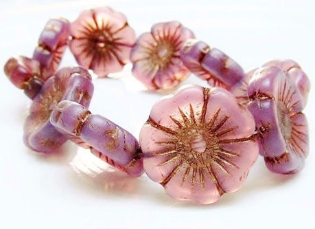 Image de 22x22 mm, perles de verre pressé tchèque, fleur hawaïenne, rose lavande, mat, dorée à l'ancienne, 3 pièces