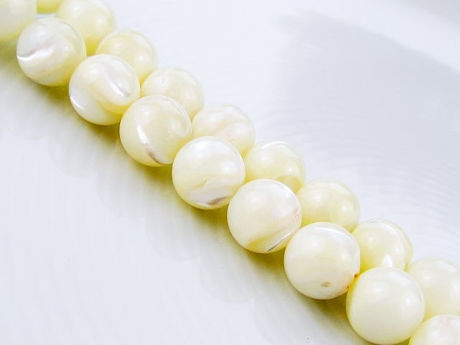 Picture of 8x8 mm, round, organic gemstone beads, seashell, white