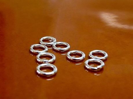 Picture of 4 mm, open jump rings, 21 gau, sterling silver, 2 pieces