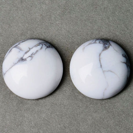 Picture of 18x18 mm, round, gemstone cabochons, howlite, white, natural