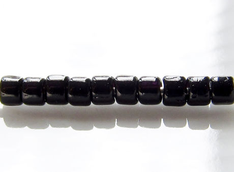 Picture of Czech cylinder seed beads, size 10, opaque, jet black