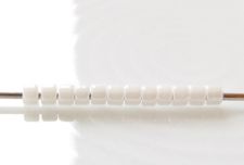 Image de Perles cylindrique, taille 11/0, Treasure, opaque, blanc, lustré, 5 grammes